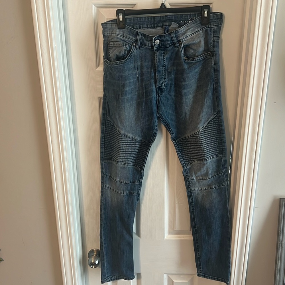 H&M Divided Mens Jeans Distressed Blue. Size 33/30